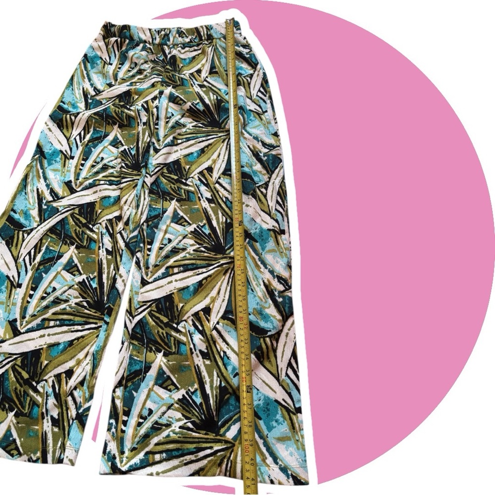 Lily Morgan // Crinkle Knit // Tropical Leaf Print // Wide-Leg Pants - Picture 3 of 7